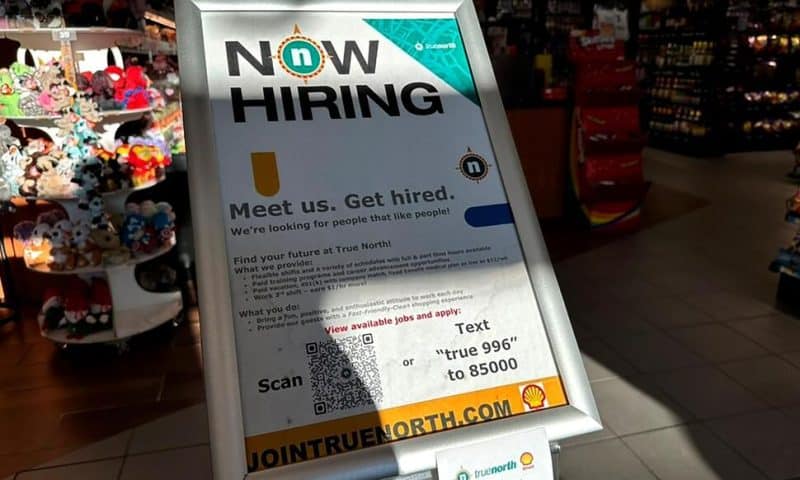 US Applications for Jobless Benefits Fall as Labor Market Continues to Show Resilience