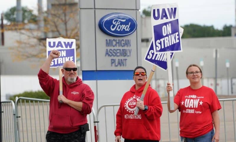 Ford Posts $523 Million 4Q Net Loss on Accounting Charge for Pensions but Beats Analyst Estimates