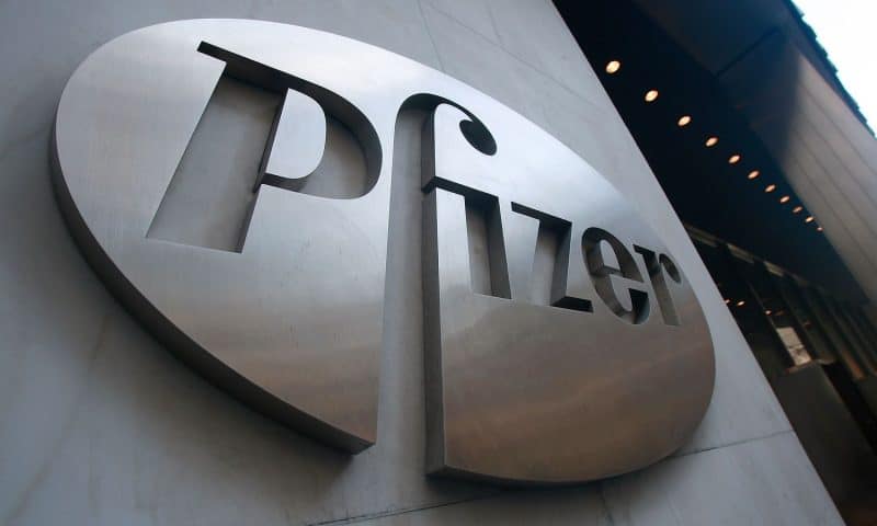 Deutsche Bank AG Cuts Stock Position in Pfizer Inc. (NYSE:PFE)