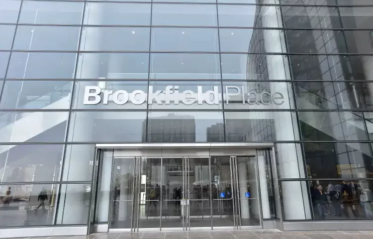 Brookfield (NYSE:BN) Reaches New 52-Week High on Analyst Upgrade