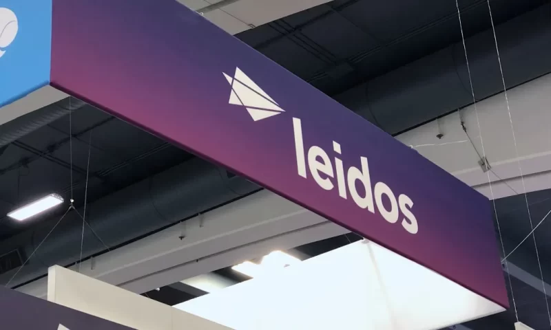 Leidos (NYSE:LDOS) PT Raised to $137.00