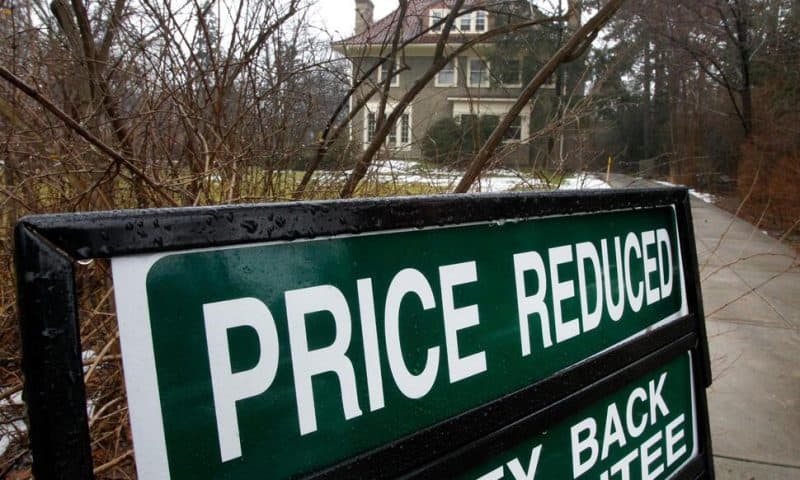 Home Sellers Are Cutting List Prices as Spring Buying Season Starts With Higher Mortgage Rates