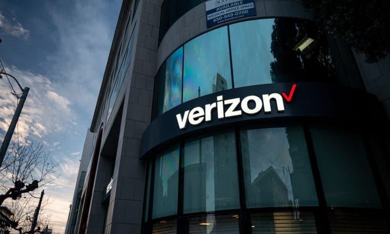 Verizon Communications (NYSE:VZ) Shares Up 0.5% Following Analyst Upgrade