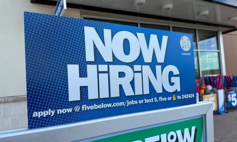 Fewer Americans File for Jobless Claims as Labor Market Continues to Shrug off Higher Interest Rates