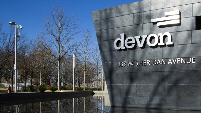 Devon Energy (NYSE:DVN) Price Target Raised to $69.00 at Truist Financial