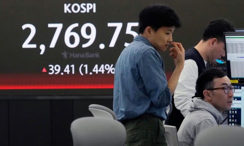 Asian Shares Advance After Another Round of Wall St Records