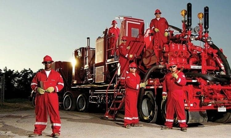 Halliburton (NYSE:HAL) Shares Up 0.9%