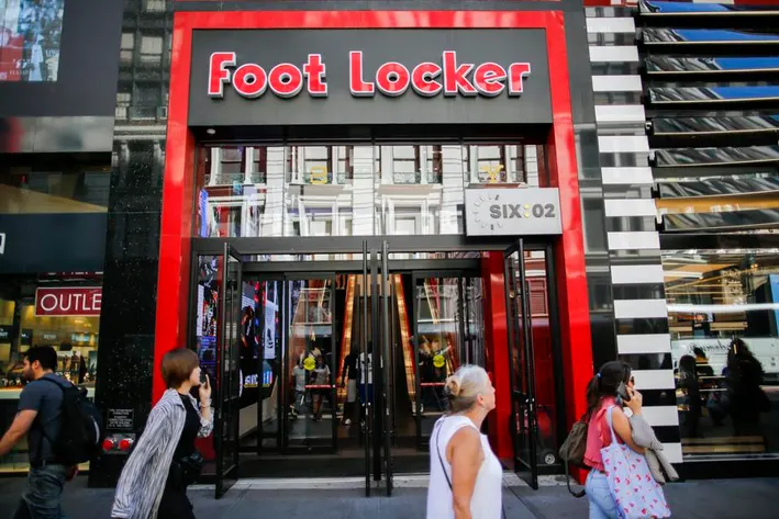 Foot Locker (NYSE:FL) Price Target Lowered to $20.00 at Morgan Stanley