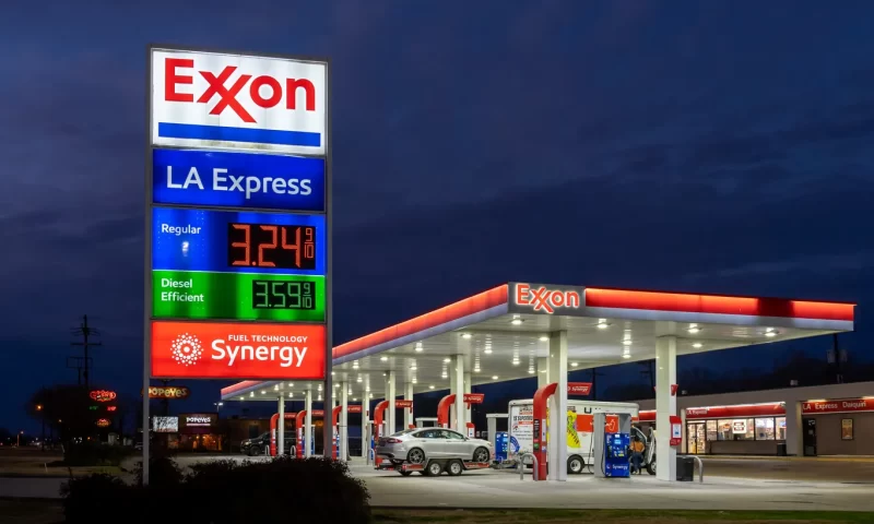 Exxon Mobil (NYSE:XOM) Trading Down 0.3%