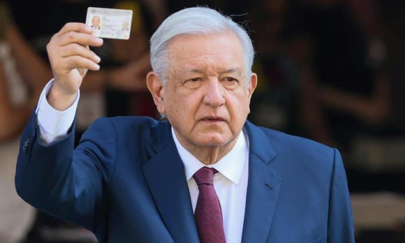 Mexico’s Outgoing President Vows to Pursue Changes to Constitution Despite Market Nervousness