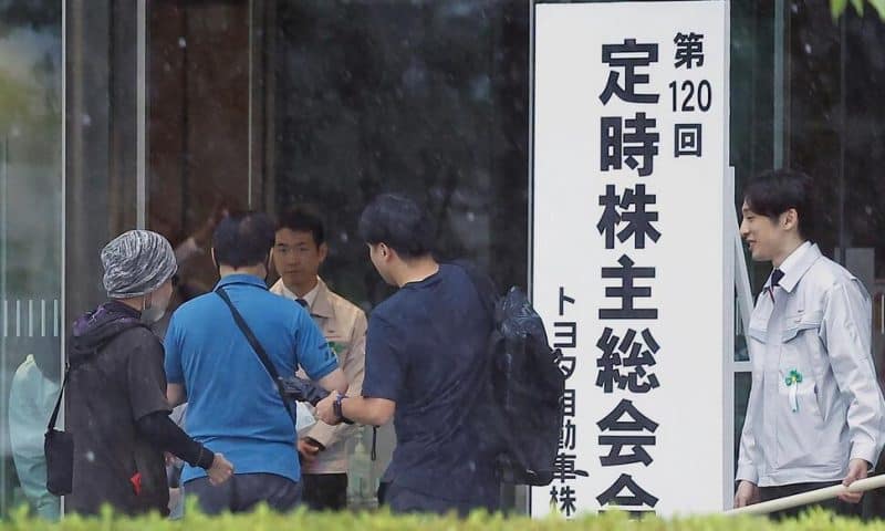 Akio Toyoda, Grandson of Toyota Founder, Wins Shareholders’ Approval to Stay in Leadership