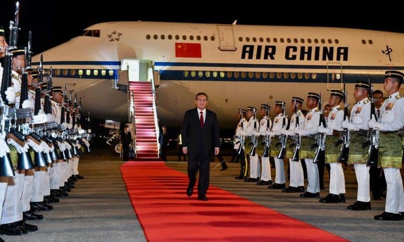 China’s Premier Gets a Red-Carpet Welcome as He Begins Visit in Malaysia