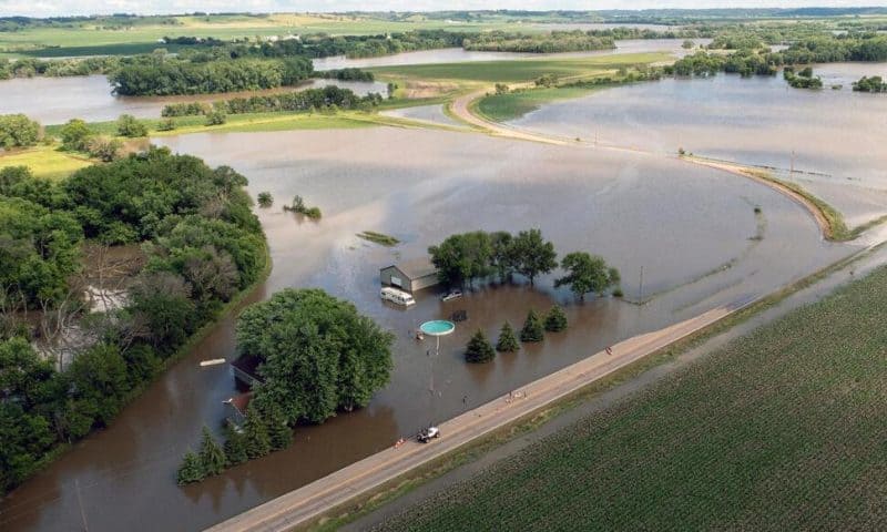 Millions Swelter as Temperatures Soar Across the US, While Floodwaters Inundate the Midwest