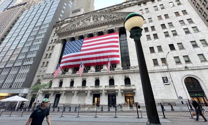 Stocks Edge Lower on Wall Street, Ending a 3-Week Winning Streak for the S&P 500