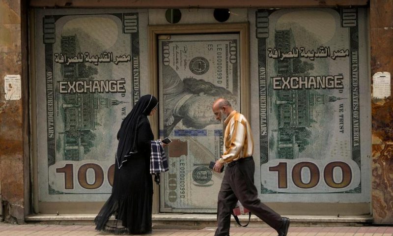 Egypt’s Currency Edges Higher Against the US Dollar After Price Hikes