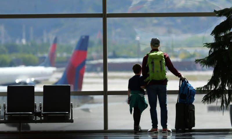 Proposed US Rule Would Ban Airlines From Charging Parents Additional Fees to Sit With Their Children