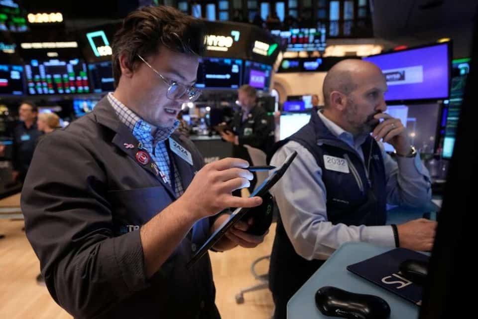 Wall Street Cruises to More Records as It Closes Its Best Week in a Year
