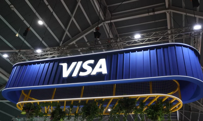 Visa (NYSE:V) Shares Up 0.5% – Still a Buy?