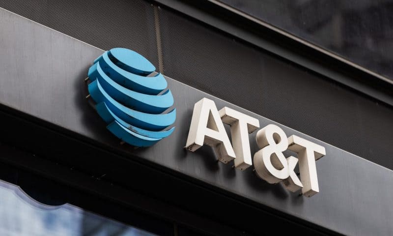 AT&T (NYSE:T) Trading 1% Higher – Time to Buy?