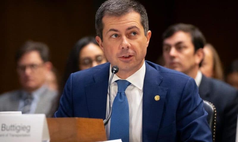 Airline CEOs and Transportation Secretary Buttigieg Fight Over Regulations Even After Election