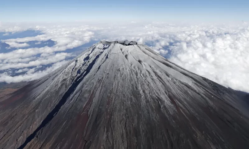 Snow back on Mount Fuji after longest absence