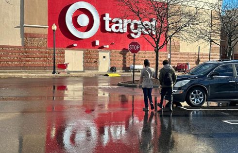 A Tale of Two Retailers: Target Reports Sluggish Spending While Walmart Has a Stellar Quarter