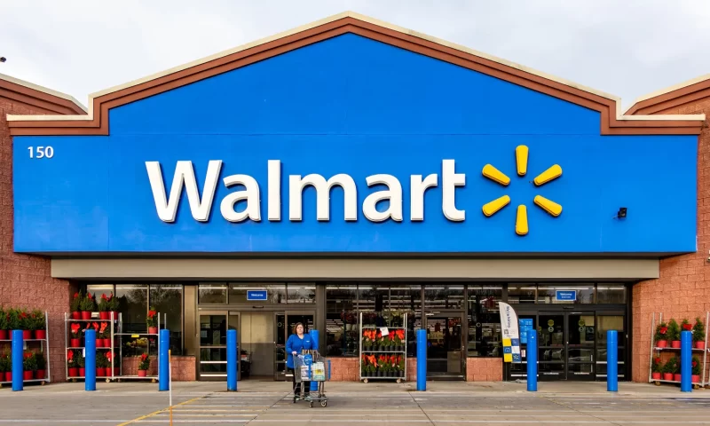 Walmart (NYSE:WMT) Stock Price Down 0.1% After Insider Selling