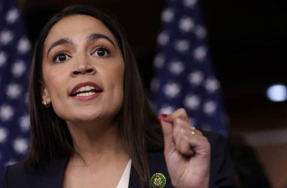 "Hard Not To Like AOC If You Have Even Half A Brain": People Are Giving AOC A Round Of Applause For Demanding An End To Insider Trading