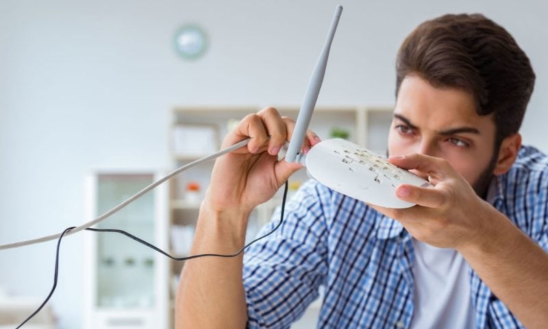 UK’s invisible internet war starts at 15:40 daily, and it’s hurting productivity more than you think