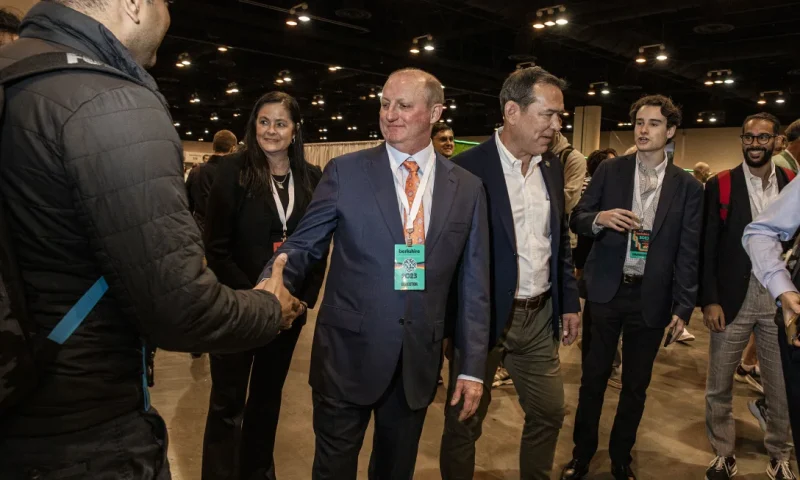 Warren Buffett delivered more than a 5,000,000% return to investors. This guy is going to replace him