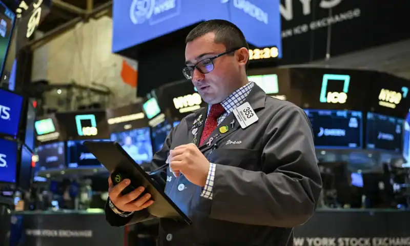 Stock futures inch lower to kick off start of the new trading month: Live updates