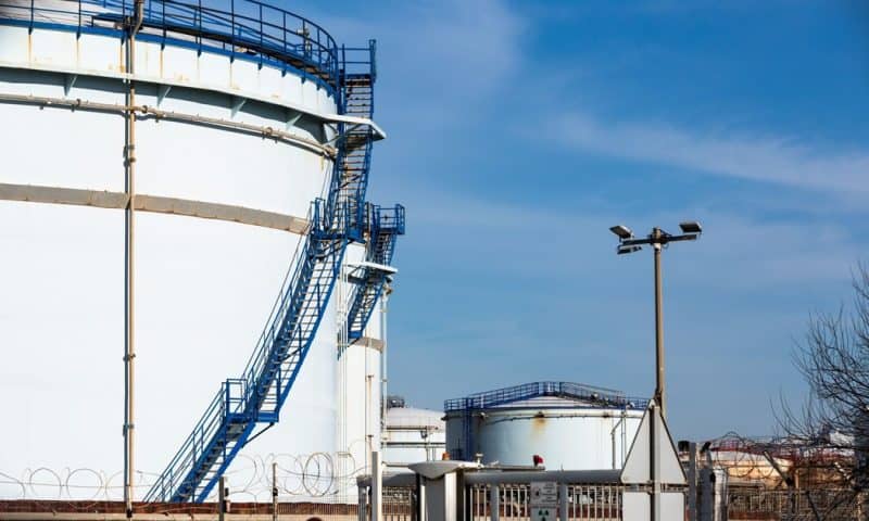 Oil Ticks Higher as Traders Focus on Signs of Market Tightness