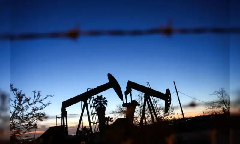 Oil rebounds on Trump threats on Russian crude buyers