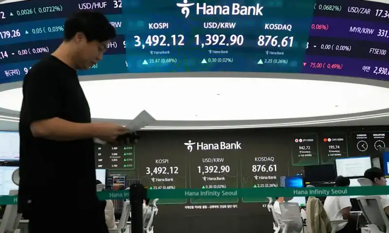 Asian shares trade mixed after US stocks set more records