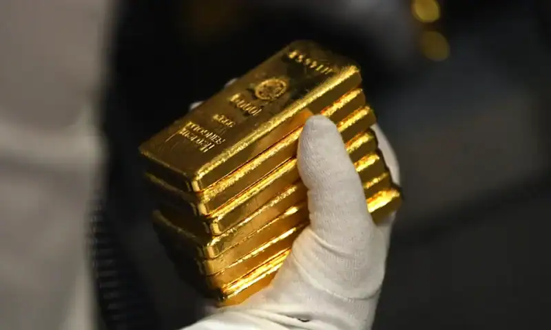 Gold Moves Closer to $4,000 on US Shutdown and French Crisis