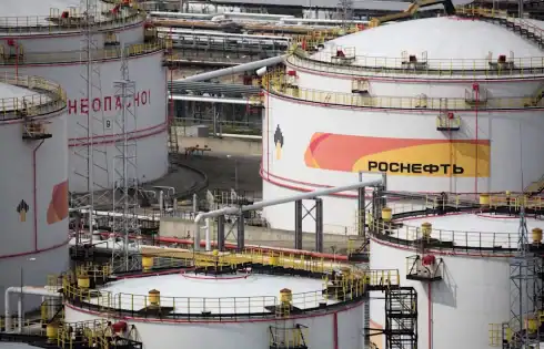 US Sanctions Rosneft and Lukoil in Push For Ukraine Talks