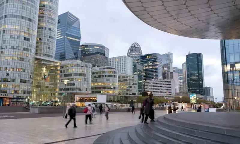 French Bond Futures Slip After Snap S&P Downgrade on Budget Risk