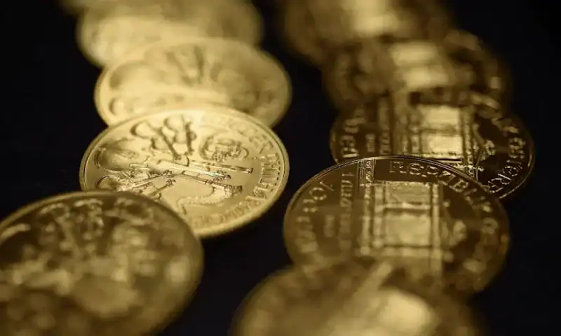 Gold Advances With Weakening US Economy Aiding Haven Demand