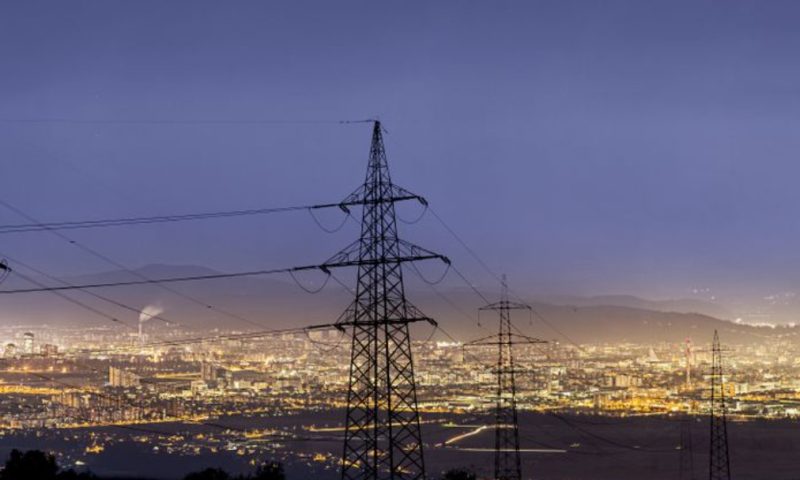 Does This Valuation Of IDACORP, Inc. (NYSE:IDA) Imply Investors Are Overpaying?