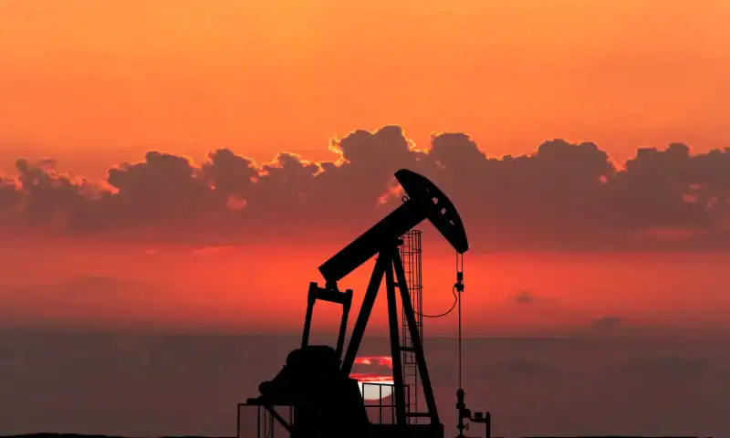 Oil extends slide as investors assess Trump comments on Iran war, Strait of Hormuz