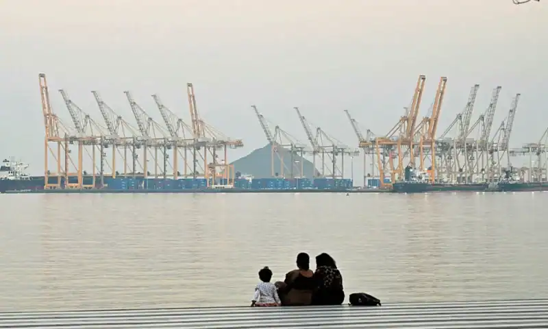 Oil rises back above $92 as traders shrug off prospect of historic reserve release