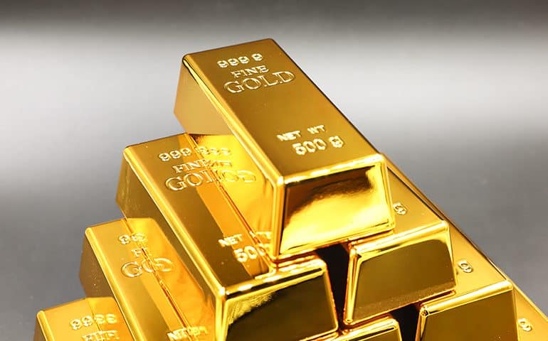 AngloGold Ashanti (NYSE:AU) Valuation Check After Mining Stock Sell-Off On Weak Gold Silver And Copper Prices