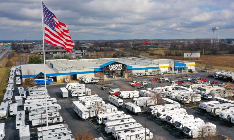 Vehicle Retailer Stocks Q4 In Review: Camping World (NYSE:CWH) Vs Peers