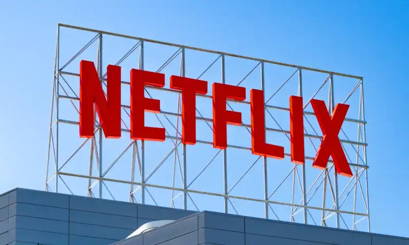 Why did Netflix back down from its deal to acquire Warner Bros.?