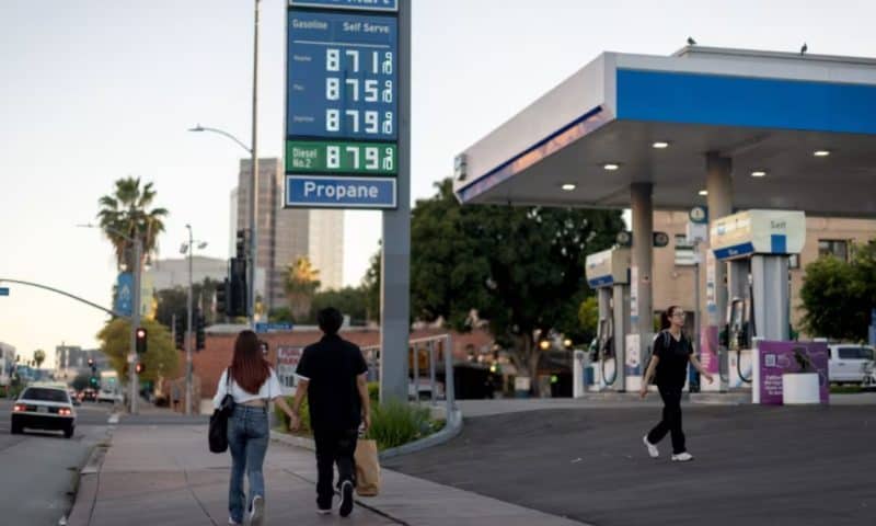 Oil prices rise after Trump issues ultimatum and Iran threatens to close the Strait of Hormuz indefinitely