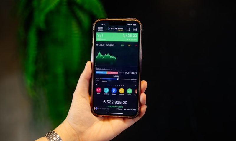 Why Institutional Investors Follow Insider Buying Patterns to Uncover Market Alpha