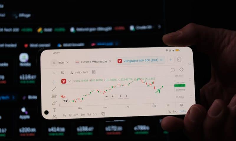 How Smart Money Uses Insider Buying Signals to Generate Alpha Returns