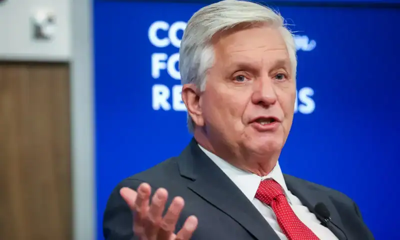 Fed Governor Waller says Iran war and labor market risks are keeping central bank on hold