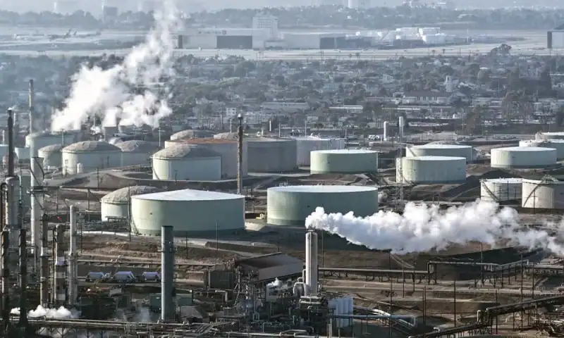 Oil falls as Vance comments raise hopes for a diplomatic resolution to Mideast conflict