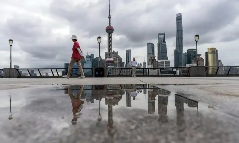 China Hit Brakes on Fiscal Stimulus as Economy Holds Up Amid War